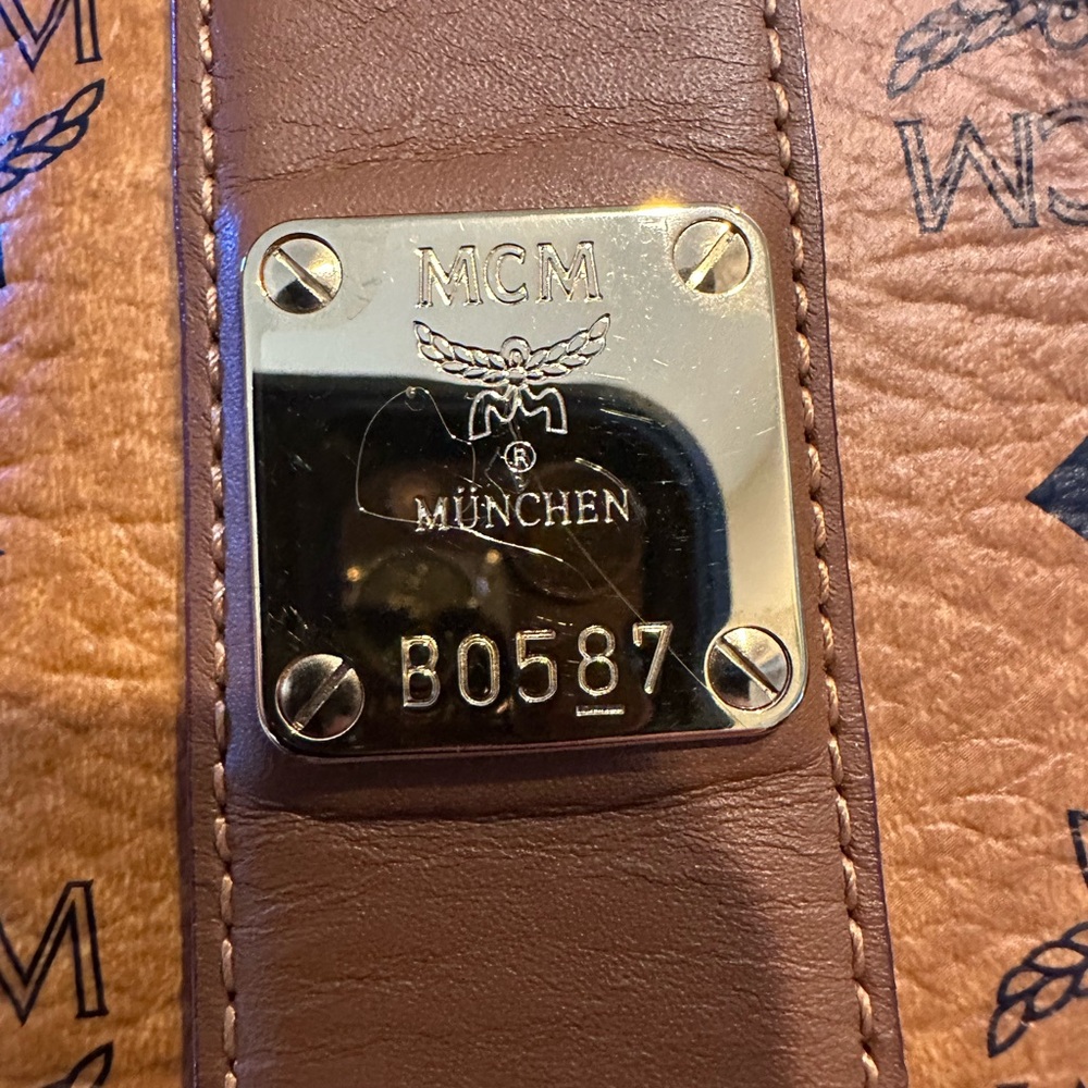 MCM Brown Leather Reversible Tote with Monogram Pattern Medium Size - Picture 9 of 10